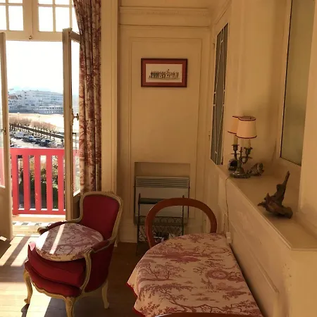 Thiers Golf 2 -charmant Face A La Baie Apartment